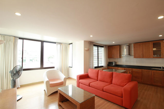 *Super Bright & Spacious Apartment for rent in Lang Ha Street, Dong Da*
