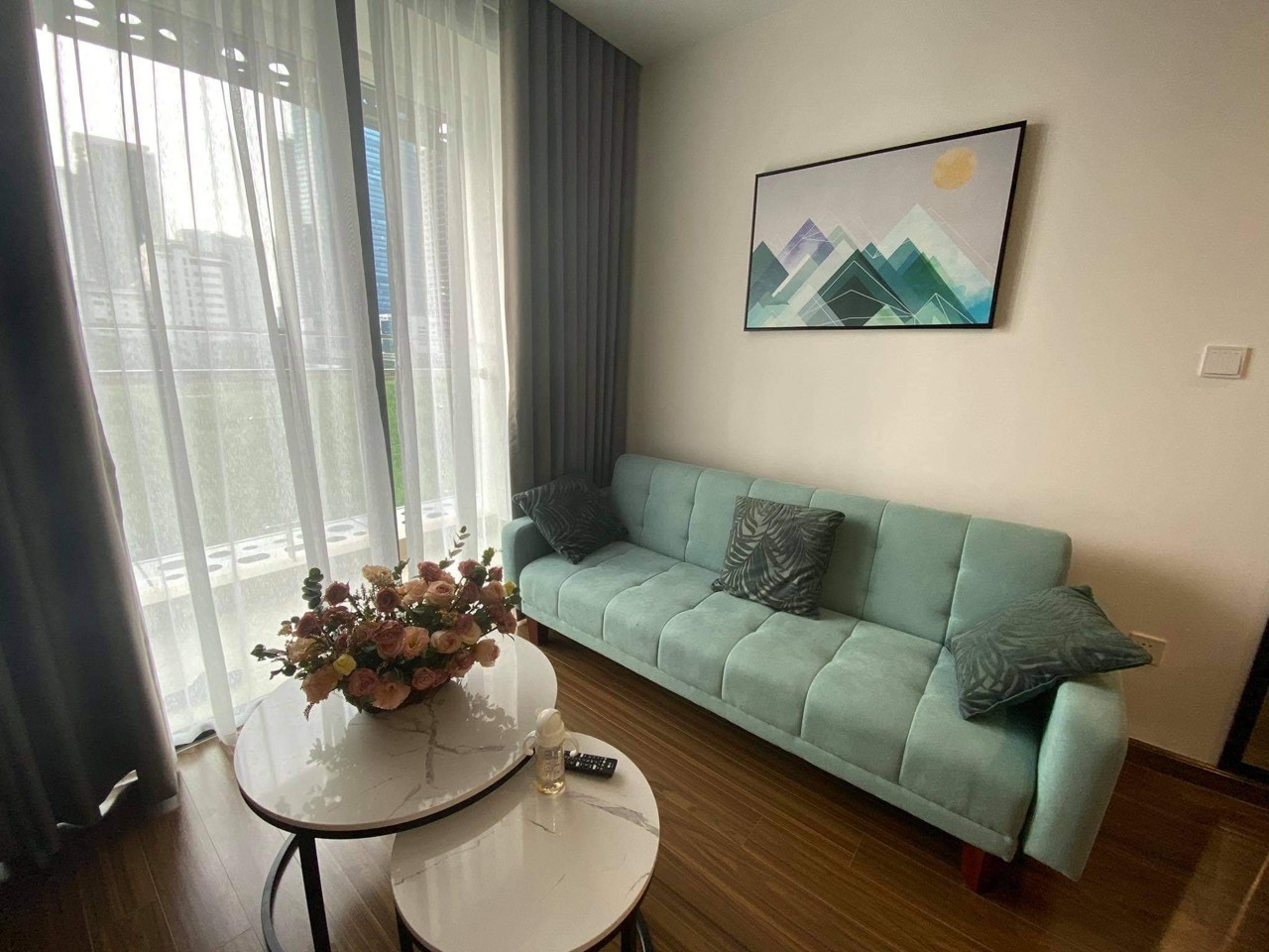 *Reserve Now for this shiny modern Condominium in Vinhomes West Point Hanoi*