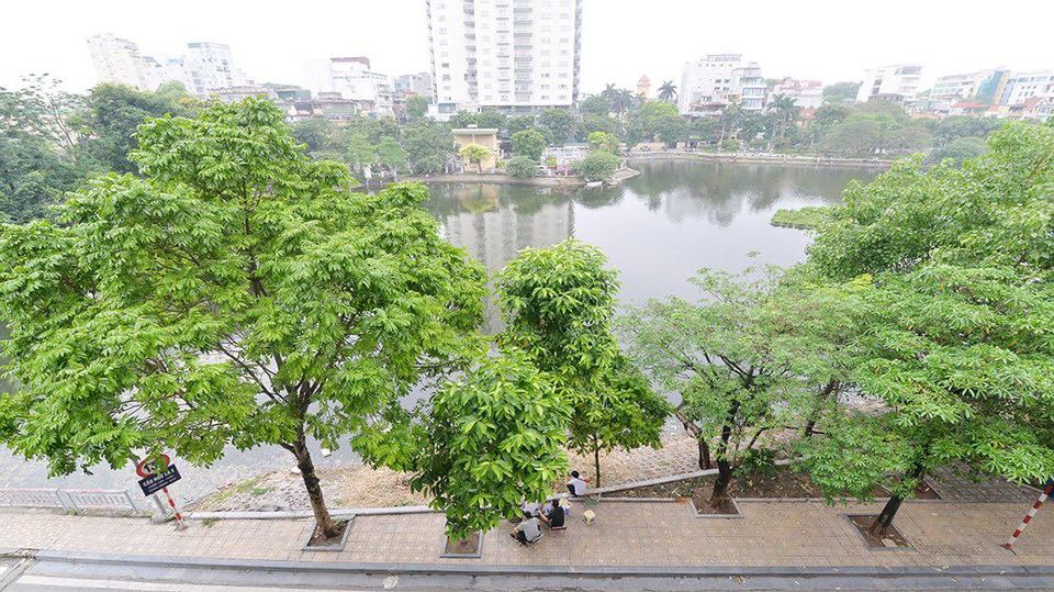 Truc Bach lake view, three bedroom serviced apartment for rent in Ba Dinh