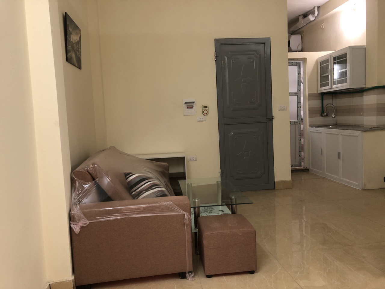 Why this apartment rental only 270USD/month in Nam Tu Liem ?