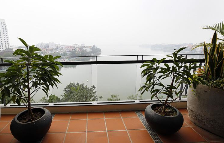 *Wonderful 4 Bedroom apartment rental in Xuan Dieu, Tay Ho with large living space*