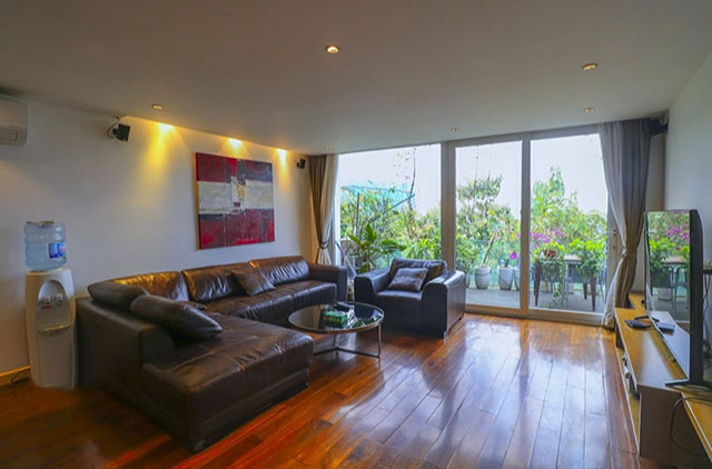*Wow! Beautiful Balcony, Contemporary and Stylish Apartment for rent in Tay Ho*