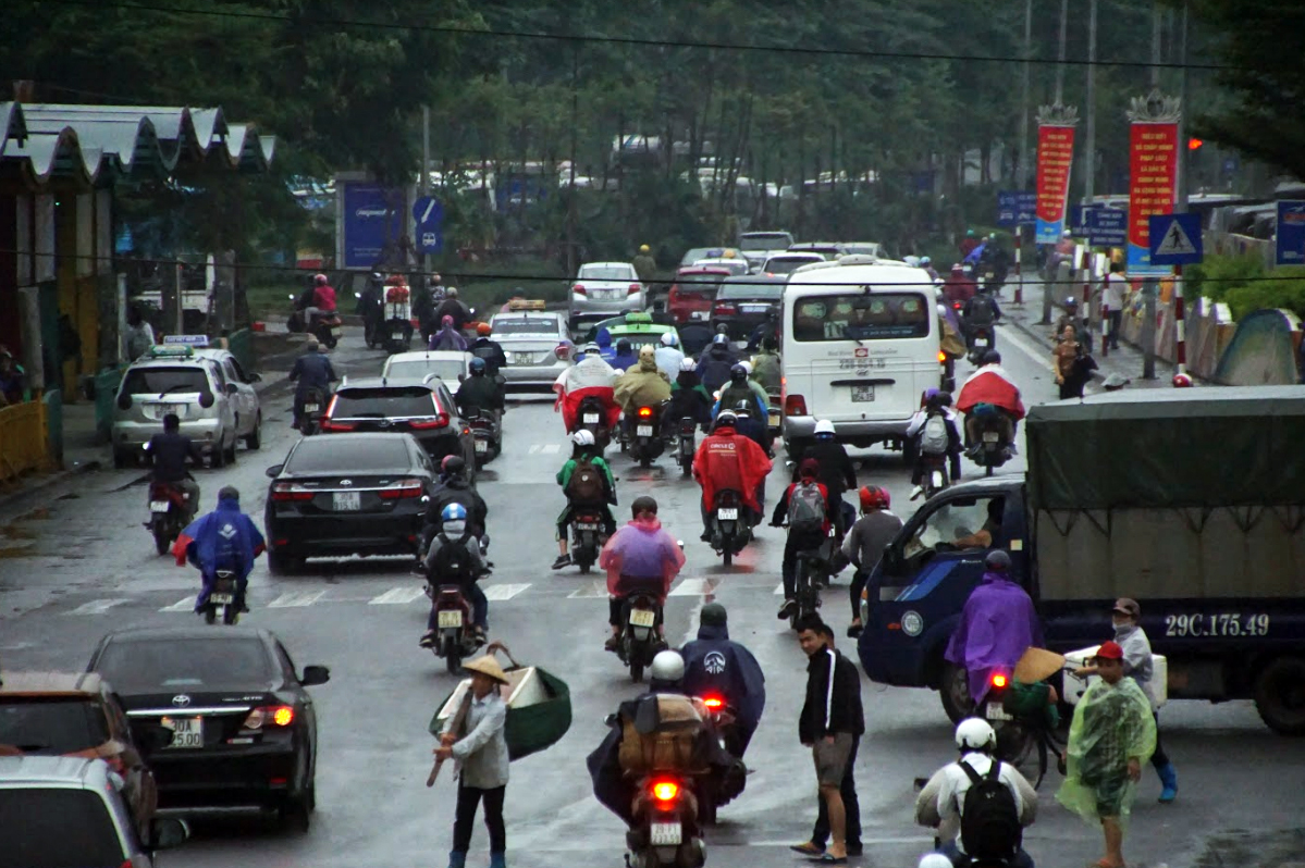 How many seasons does Hanoi actually have?